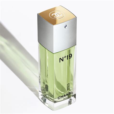 N°19 EAU DE TOILETTE VAPORIZADOR .